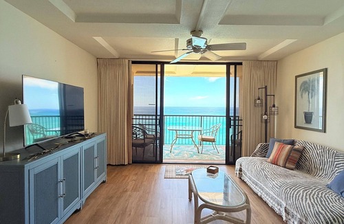 Makaha Condo | Panoramic Ocean Views with Direct Beachfront Access + Pool & Hot Tub
