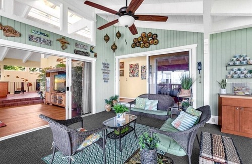 Kona Palisades House | Panoramic Oceanview Life: Stunning, Elegant Kona Charm House