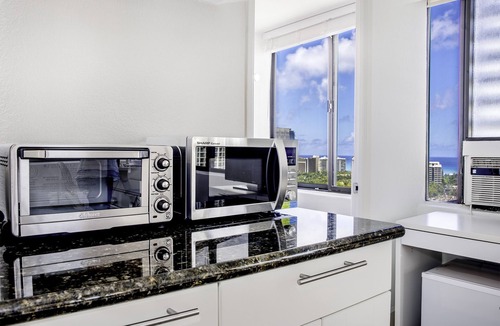 McCully - Moiliili Condo | Panoramic View of Ocean and Waikiki