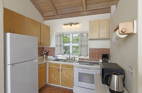 Pauwela Apartment | Peaceful Haiku Retreat Beach 10 Min & Paia 15 Min