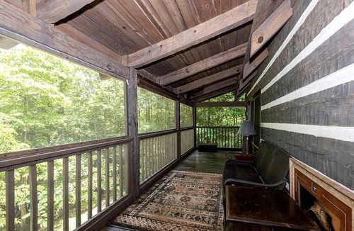Newberg Cabin | Peaceful Hillside Retreat with Panoramic Valley Views near Wineries in Newberg, Oregon