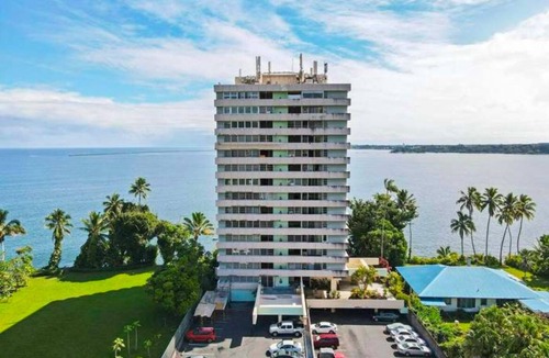 Hilo Condo | Penthouse Paradise 2 Bedroom Apartment on the water, overlooking Hilo Bay!