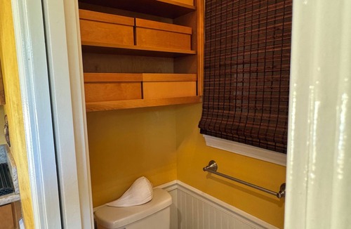 Diamond Head - Kapahulu - St. Louis Apartment | Pet Friendly Guesthouse Near Waikiki Beach Area With Private Yard + Free Parking