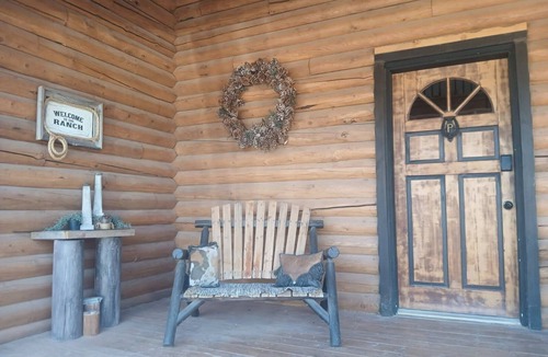 Orderville Cabin | Pinyon Ridge Ranch Near Zion National Park. Private Hot Tub, incredible stargazing! Pets OK!