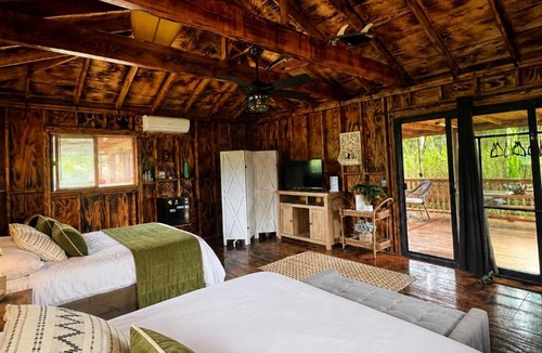 Haleiwa House | Pipeline Tropical Bungalow
