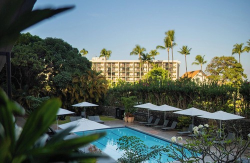 Historic Kailua Village Hotel | Pool, Bikes, Daily Yoga – The Ultimate Getaway