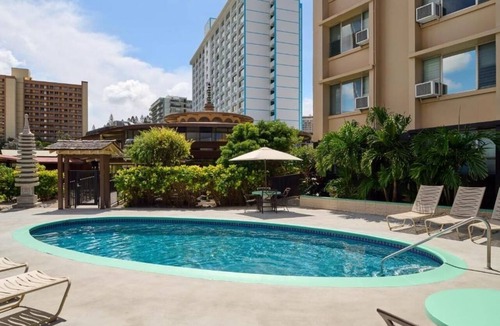 Ala Moana Hotel | Prime Location! 2 Welcoming Units with Onsite Pool Property