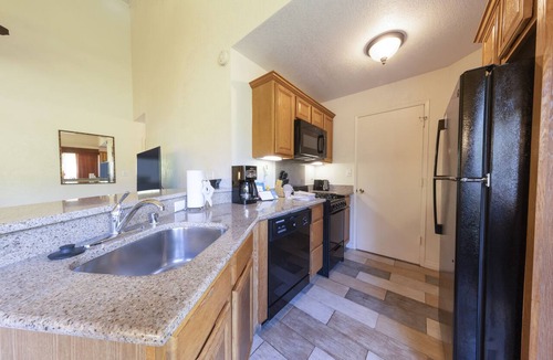 Princeville Hotel | Prime Location | Near Award-Winning Golf | Free Parking | Pool | 4 Modern Units
