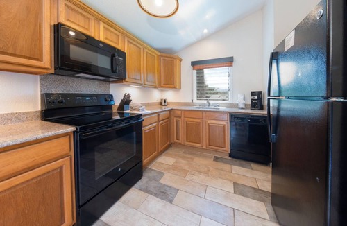 Princeville Hotel | Prime Location | Near Award-Winning Golf | Free Parking | Pool | 4 Modern Units