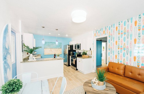St. Pete Beach Resort | Private Beach Micro-Resort >1 mile to the beach [ALL 4 Units] sleeps 18