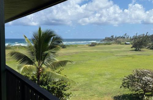 Hanamaulu House | Private Beachfront Ocean View with Resort Amenities!