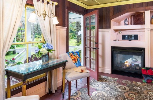 Volcano Cottage | Private Cottage at Boutique Hotel in Volcano Village