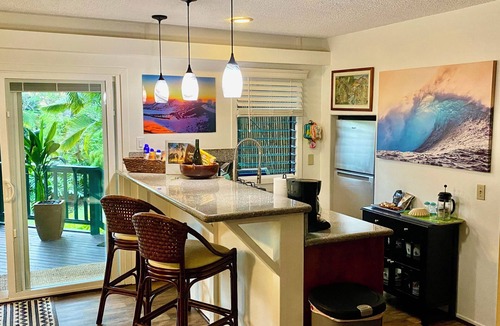 Kailua-Kona Cottage | Private Gated Kona Retreat with Hot Tub-Close to Kona Town, Beaches and Dining