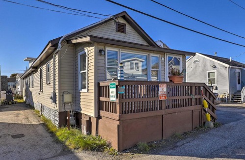 Hampton Villa | Quaint Hampton Villa - Walk to Beach and Dining