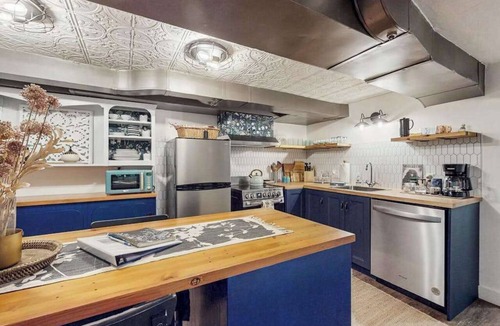 Multnomah House | Quiet, walkable 2BR with pool, gardens & 2 patios
