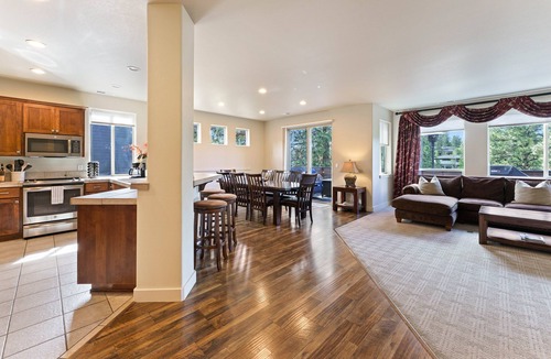 Bend House | Quinn Creek - Gorgeous and Updated! Perfect Location in NW Bend, Pool Table, 20 Min To Bachelor!