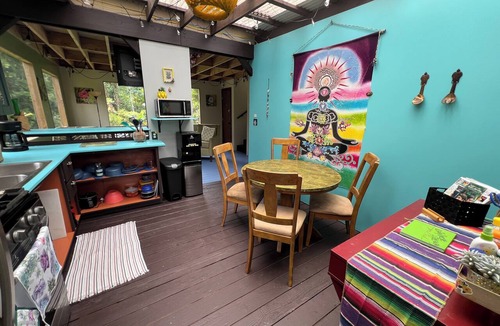 Kapoho Cabin | Rare Rainforest Hideaway -.Experience the sights & sounds of the true jungle!