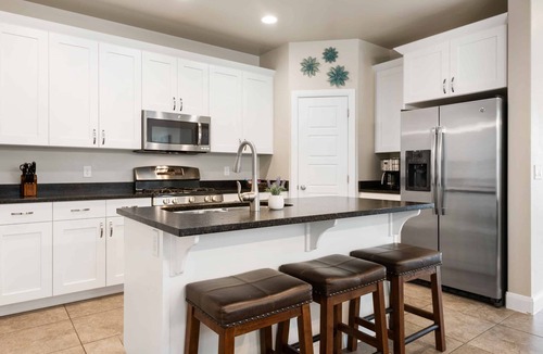 Sienna Hills House | Red Cliffs Getaway: EV Charger, Community Pool + Hot Tub
