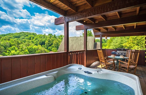 Sevierville Cabin | Reflections, Hot Tub, Pool, WIFI, $560 FREE tickets each paid day!
