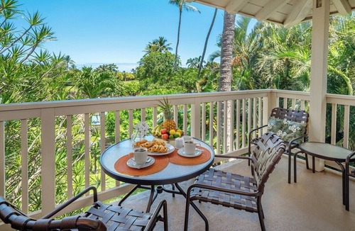Bayview Condo | Regency 620 Private Top Level By Suite Paradise
