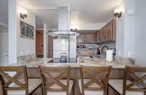 Hilo Condo | Renovated air conditioned 2 bed/2bath condo in the Heart of Hilo!