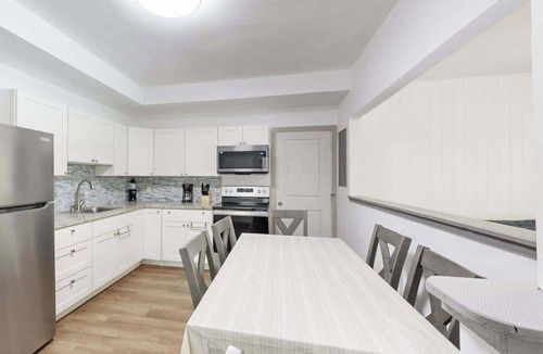 Kalihi Valley House | Renovated Honolulu Guest House with Lush Gardens