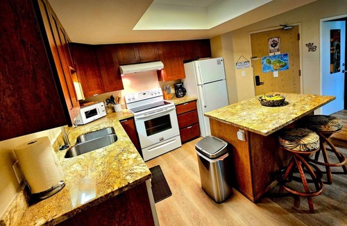 Kihei Condo | Resort Condo-Full Kitchen, King +Queen bed, AC, Laundry-Walk to Beach and Shops