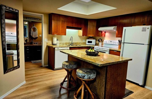 Kihei Condo | Resort Condo-Full Kitchen, King +Queen bed, AC, Laundry-Walk to Beach and Shops
