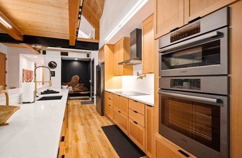 Rhododendron House | Riverfront Mt. Hood Lodge | 4 King Bedrooms + Bunk Room, All Ensuite | Oversized Swim Spa Hot Tub