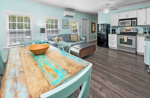Old Town Cottage | ~ROBINSON CRUSOE COTTAGE~ Delight in island vibes in this home with a pool.