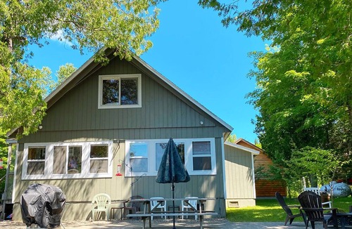 Oquossoc House | 🐾Rustic dog friendly home on the North Shore of Rangeley Lake.