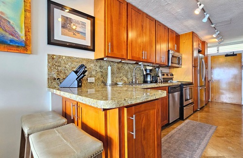 Diamond Head - Kapahulu - St. Louis Apartment | Sans Souci 1203 ⚜ 12th Floor Beachfront Studio—Sleeps 4, Smart TV & Wi-Fi