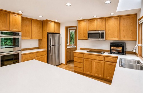 Covington House | Secluded 2-Acre Retreat–Newly Furnished & Perfect for Weekend Events& Gatherings