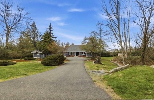 Covington House | Secluded 2-Acre Retreat–Newly Furnished & Perfect for Weekend Events& Gatherings