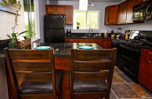 Keaau House | Secluded garden bungalow in the jungle with air conditioning.