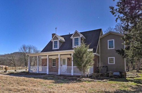 Falkville House | Secluded Getaway Home w/Trails + Waterfall!