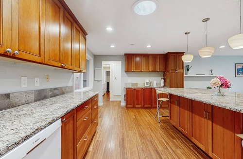 North Creek House | Secluded Modern Escape in Snohomish with Private Sport Court