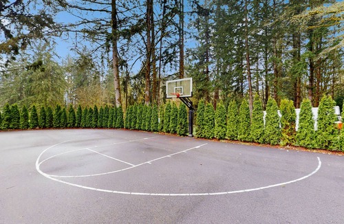 North Creek House | Secluded Modern Escape in Snohomish with Private Sport Court
