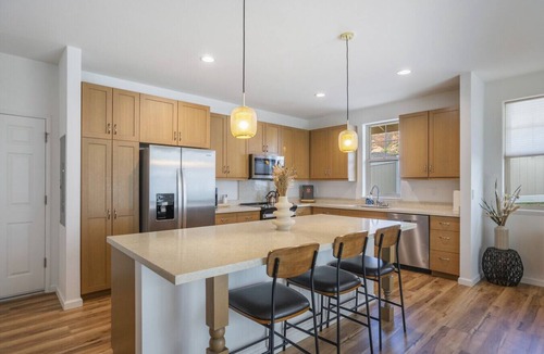 Makaha Valley House | Single Level Home|Community Pool+Gym|Beach 6 Min