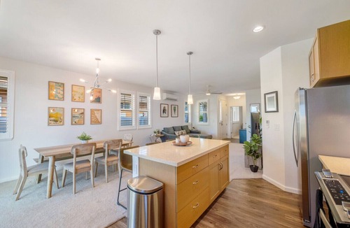Makaha Valley House | Single Level Home|Ocean+Mountain Views|Beach 6 min