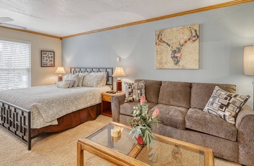 Brian Head Apartment | Ski-In/Ski-Out Studio w/ Free WiFi, Shared Indoor Pool, Sauna, & Fitness Room