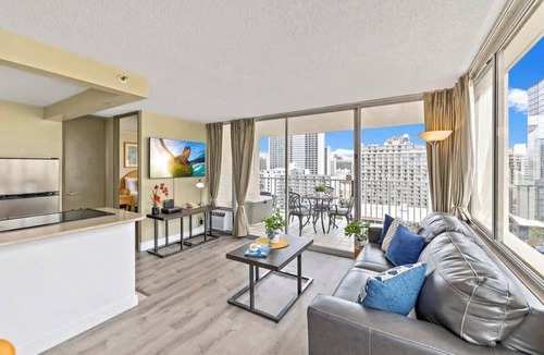 Waikiki Condo | Skyline view retreat w/pool & beach access