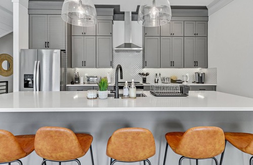 Eastwood House | * SLEEPS 24* Keep the Secret 3 - *2 Units * 8BR* 8BA * Amazing townhomes*
