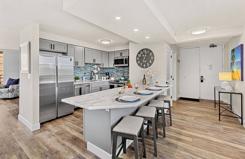 Kahana Apartment | Spacious 2-bedroom apartment with AC and gym