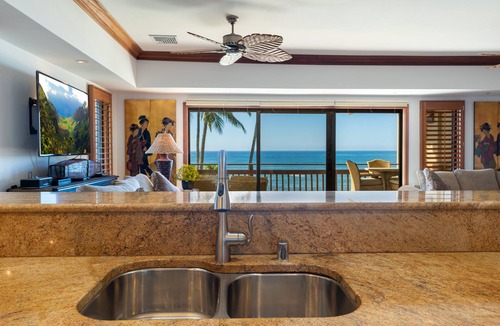 Wailua Condo | Spacious 2BR | Saltwater Pool | Walk to Restaurants | No Fees
