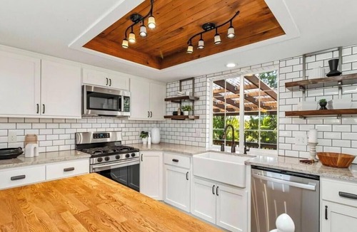 Kingsgate Apartment | Spacious 3-bedroom apartment with two bathrooms in Kirkland by Totem Lake