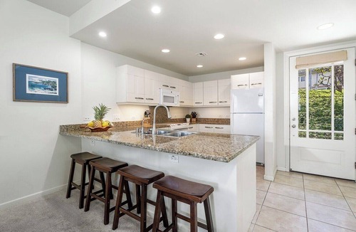 Kahaluu Bay Condo | Spacious 3-bedroom condo in enchanting Kailua-Kona with AC in gated subdivision