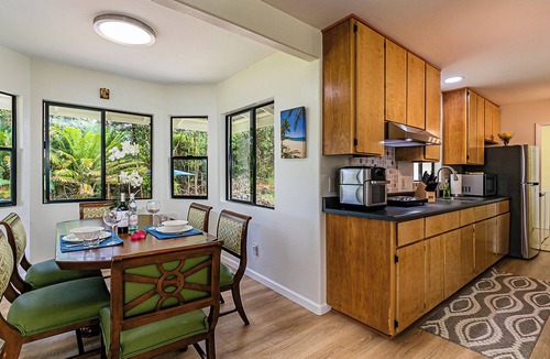 Fern Acres House | Spacious one-bedroom Hawaiiana. Visit Volcano!