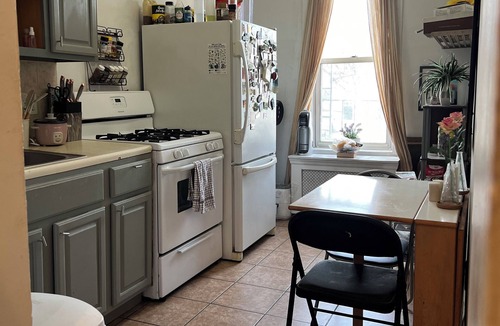 Brooklyn Apartment | Spacious room 20 mins from Manhattan