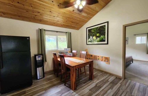 Mountain View House | Spotlessly Clean Family Oasis | AC | King Beds | Breakfast | Fire Pit | 15 Min to Volcanoes National Park